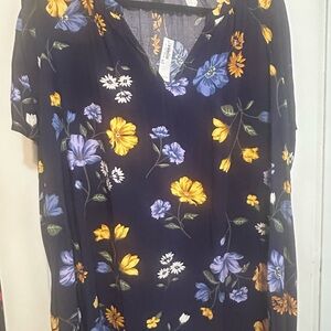NWT-Old Navy Blouse with Yellow and White Floral Print. Size 3x